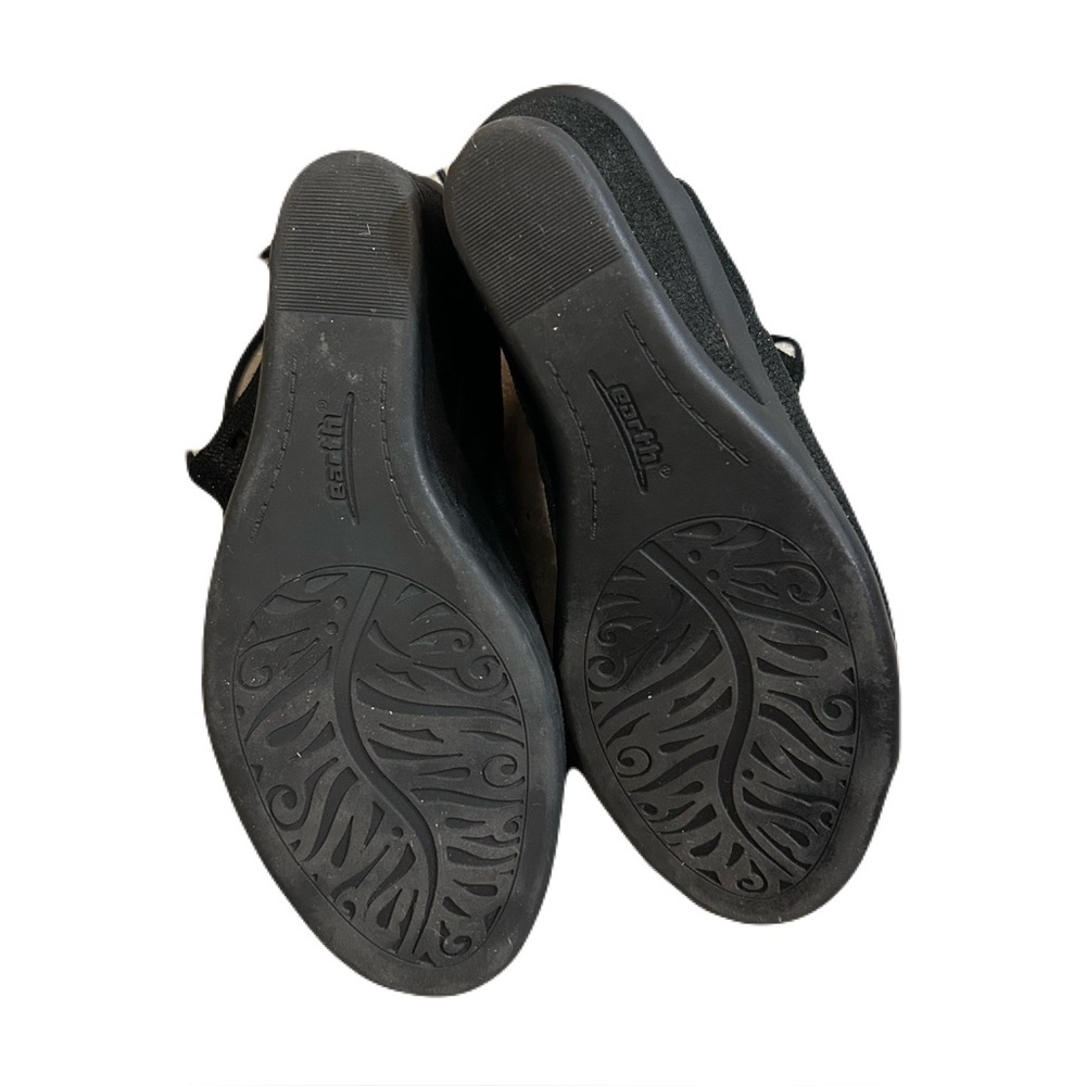Earth Daylily Black Wedge Sandals with Cutout Design - Picture 7 of 10